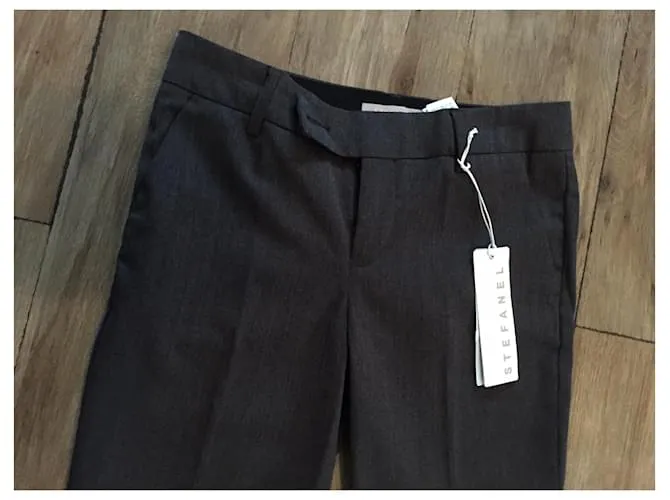 Autre Marque Pantalones de mujer de la marca STEFANEL. Gris 