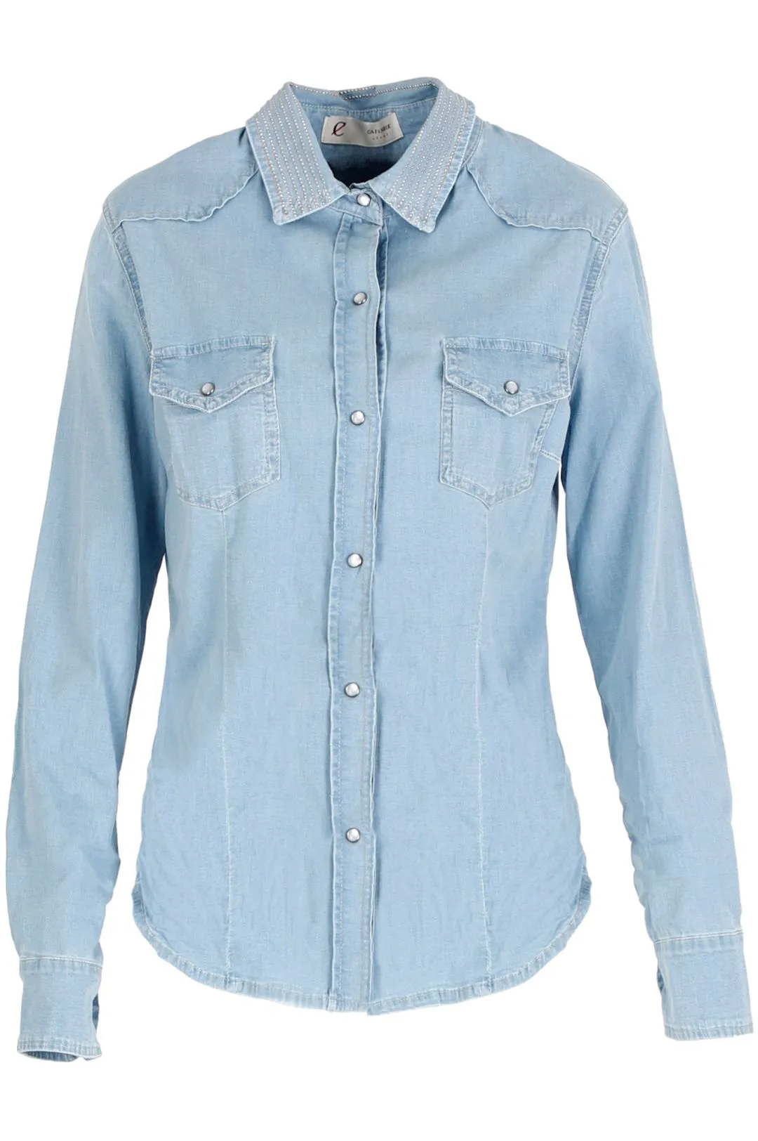 camisa ajustada de tela denim con tachuelas