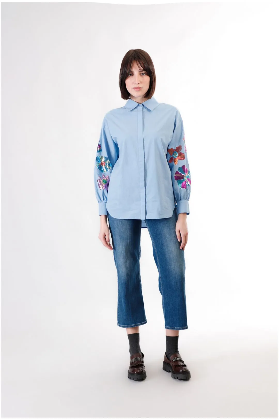 camisa de popelina con bordado de lentejuelas light blu