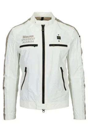 Chaqueta blanca con lineas en hombros marrón y logo detrás