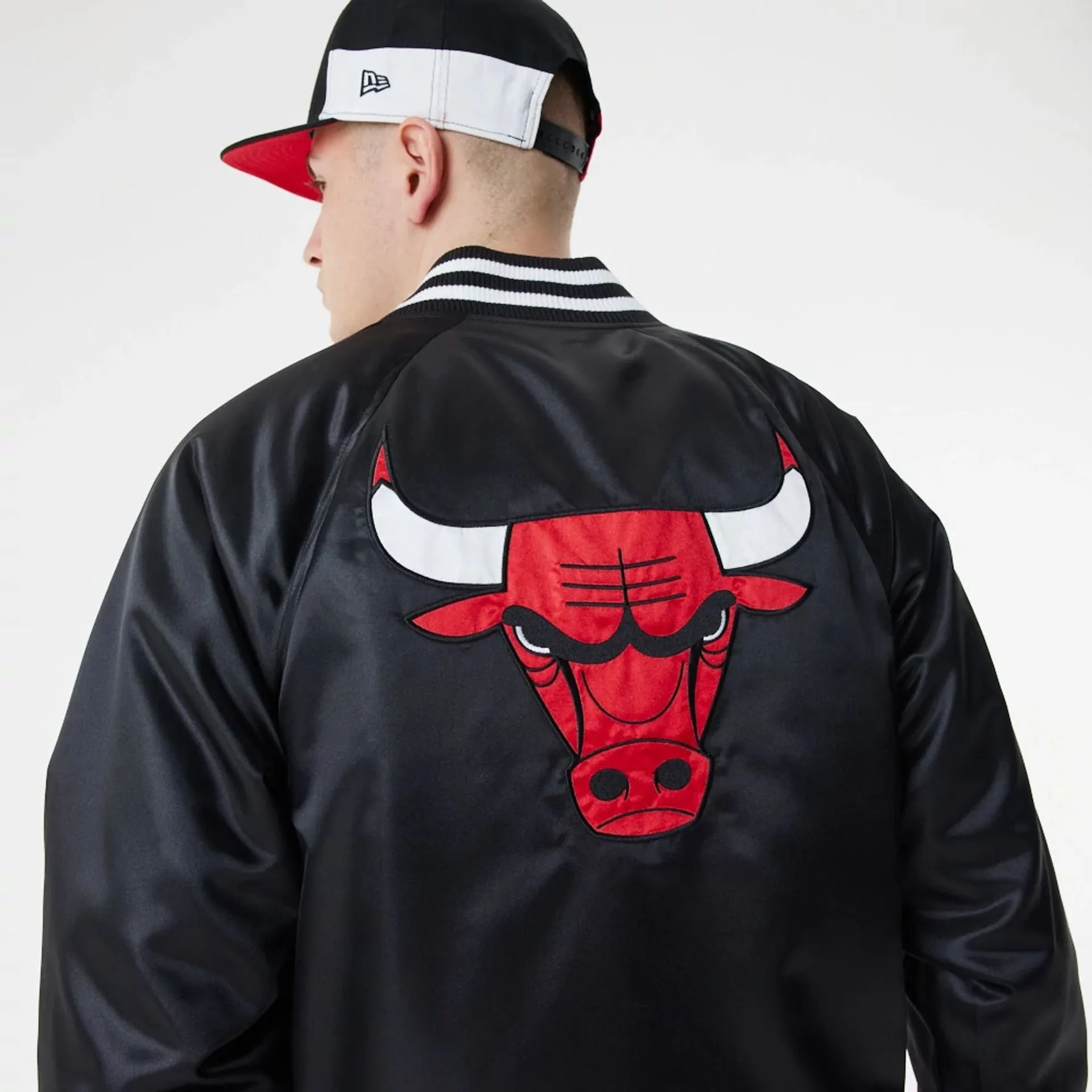 Chaqueta Bomber Satin New Era Chicago Bulls NBA