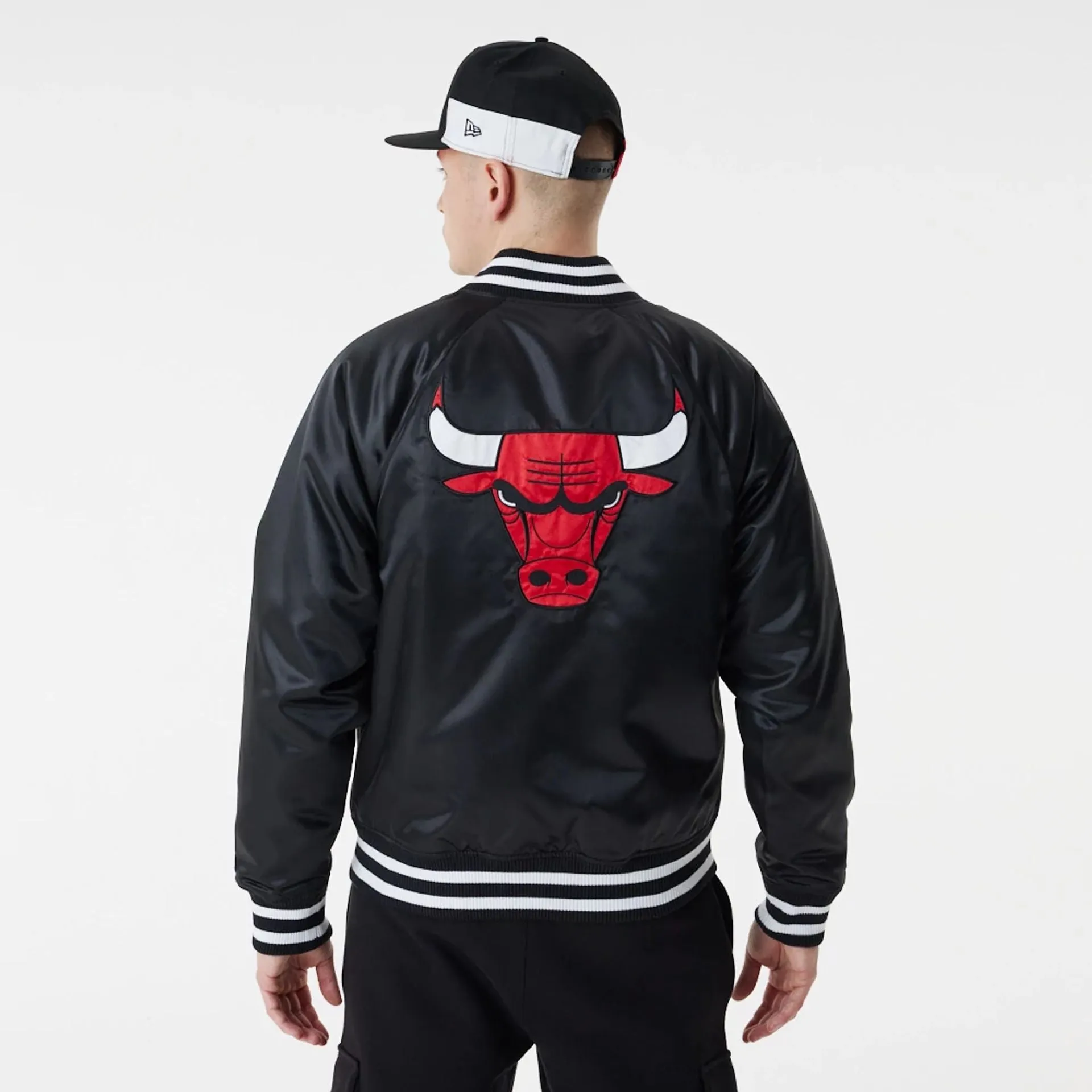 Chaqueta Bomber Satin New Era Chicago Bulls NBA