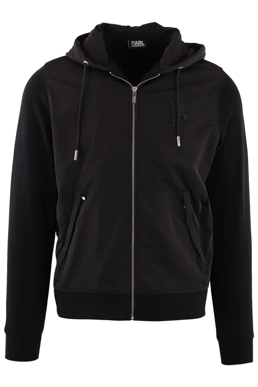 Chaqueta negra con capucha impermeable mix con logo engomado 