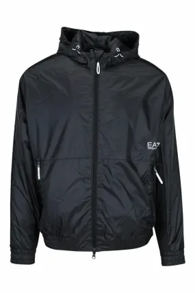 Chaqueta negra impermeable con capucha lineas blancas laterales y logo lux identity