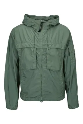 Chaqueta verde grisáceo con capucha y logo