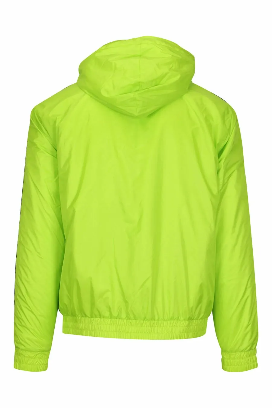 Chaqueta verde lima impermeable con capucha lineas blancas laterales y logo 